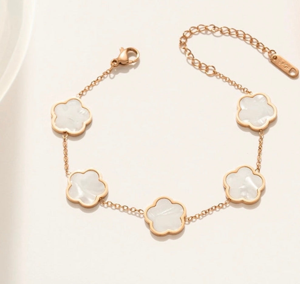 Pearl white clover bracelet